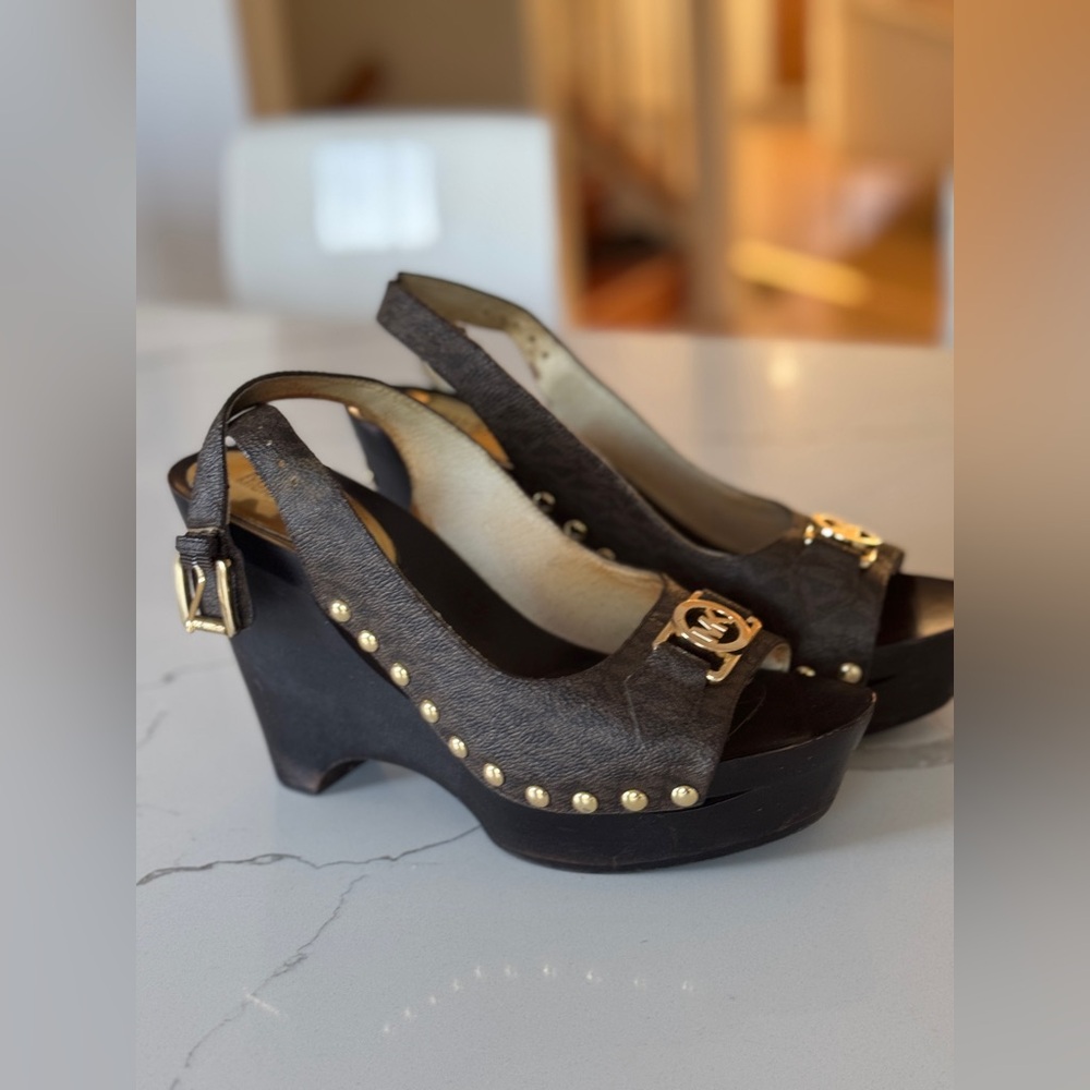 MICHAEL KORS Chic Black Wedge Sandals